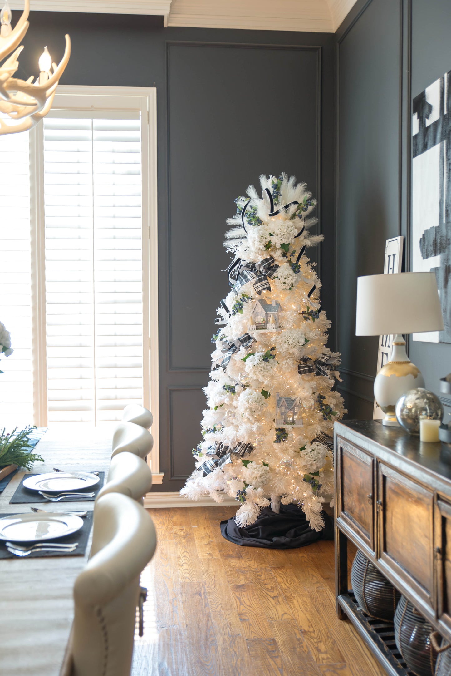 19.6' Cluster Light Garland with 600 Warm White LED Lights on CLEAR WIRE